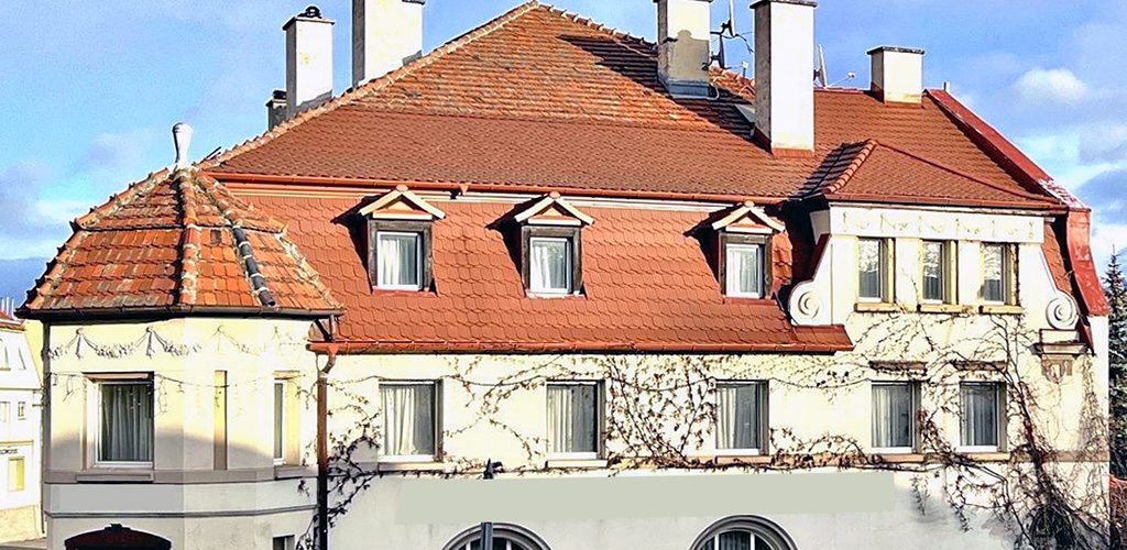 okazała bryła nieruchomości inwestycyjnej do sprzedaży Wałbrzych (okolice)