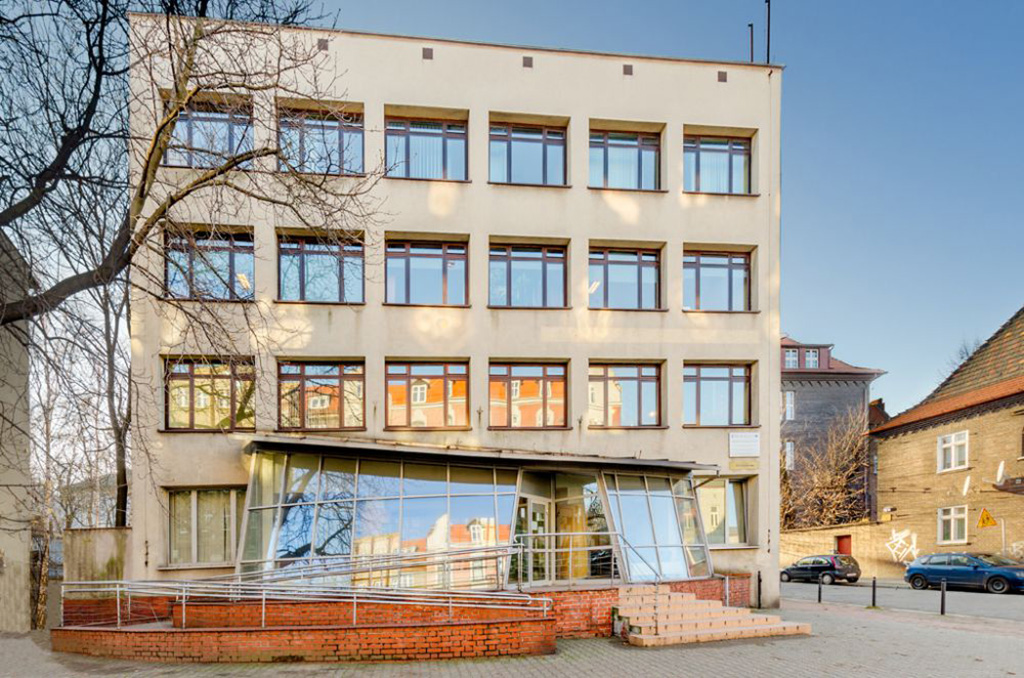 imponująca fasada nieruchomości inwestycyjnej do sprzedaży Katowice