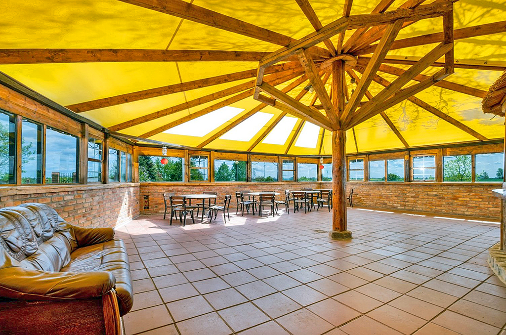 zadaszony taras przy nieruchomości komercyjnej na sprzedaż Malbork (okolice)