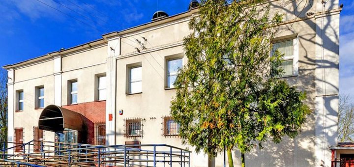 frontowa elewacja nieruchomości inwestycyjnej do sprzedaży Warszawa (okolice)