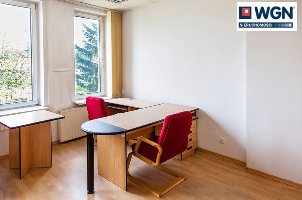 jeden z gabinetów w nieruchomości komercyjnej do sprzedaży Białystok (okolice)