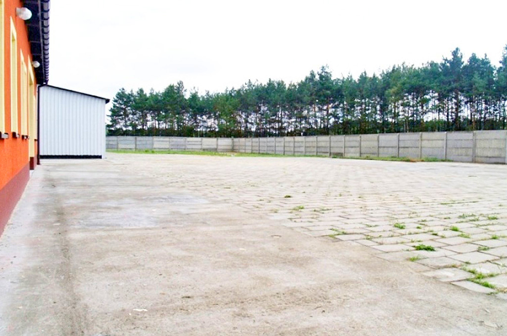 ogromny plac na terenie nieruchomości komercyjnej do sprzedaży Kalisz (okolice)