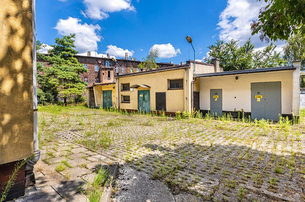 pozostałe budynki wchodzące w skład nieruchomości komercyjnej na sprzedaż Katowice (okolice)