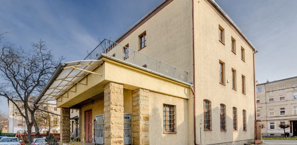 okazała bryła nieruchomości inwestycyjnej do sprzedaży Legnica (okolice)