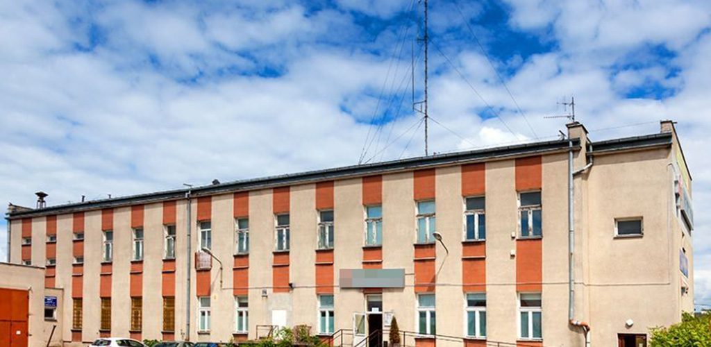 frontowa elewacja nieruchomości inwestycyjnej do sprzedaży Mazury