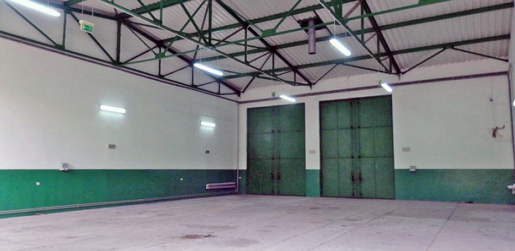 wnętrze magazynu w nieruchomości inwestycyjnej do sprzedaży Oświęcim