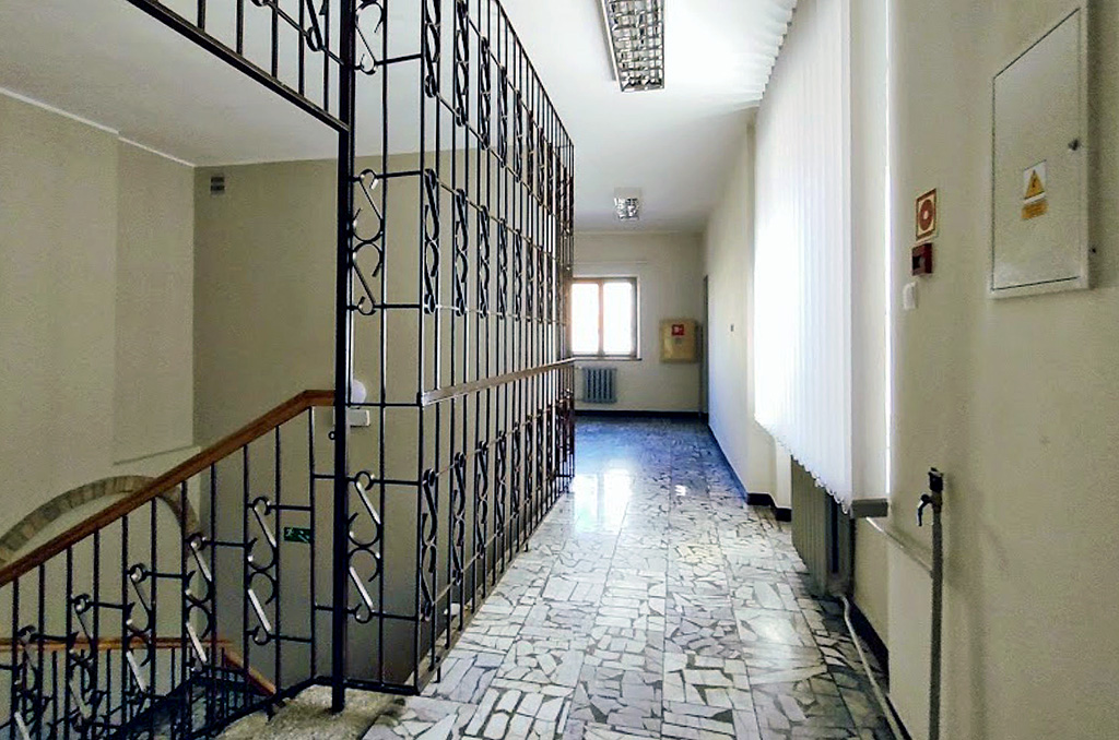 hol w nieruchomości komercyjnej na wynajem Legnica