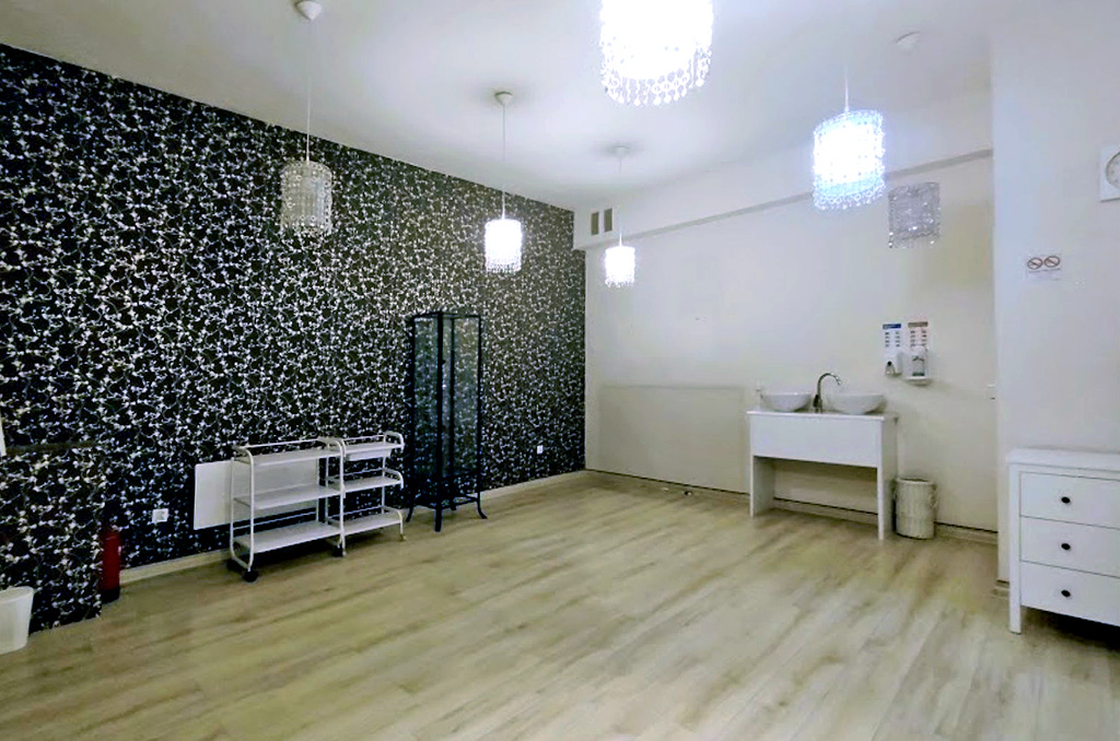 jedno z pomieszczeń nieruchomości komercyjnej do wynajęcia Legnica