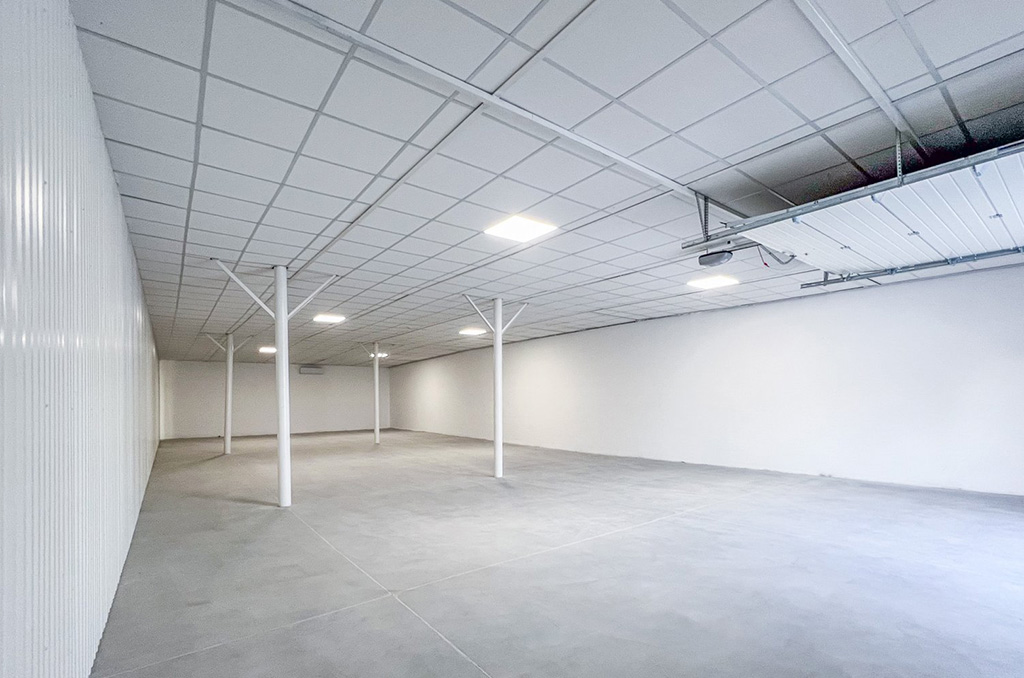 efektowne oświetlenie wnętrza nieruchomości komercyjnej do wynajęcia Poznań (okolice)