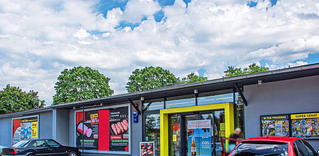 frontowa elewacja nieruchomości inwestycyjnej do sprzedaży Legnica (okolice)