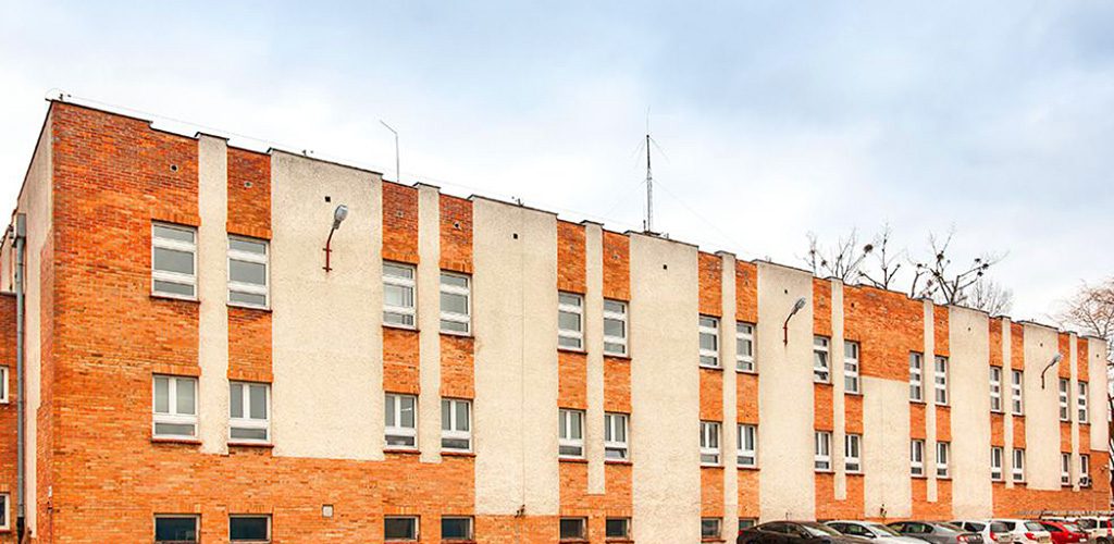 widok od strony parkingu na nieruchomość inwestycyjną do sprzedaży Malbork