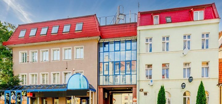 frontowa fasada nieruchomości inwestycyjnej do sprzedaży Mazury