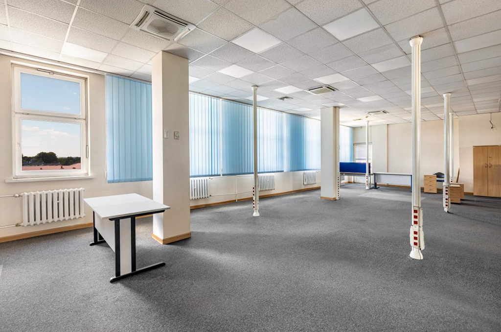 przestronne wnętrze nieruchomości komercyjnej do sprzedaży Radom