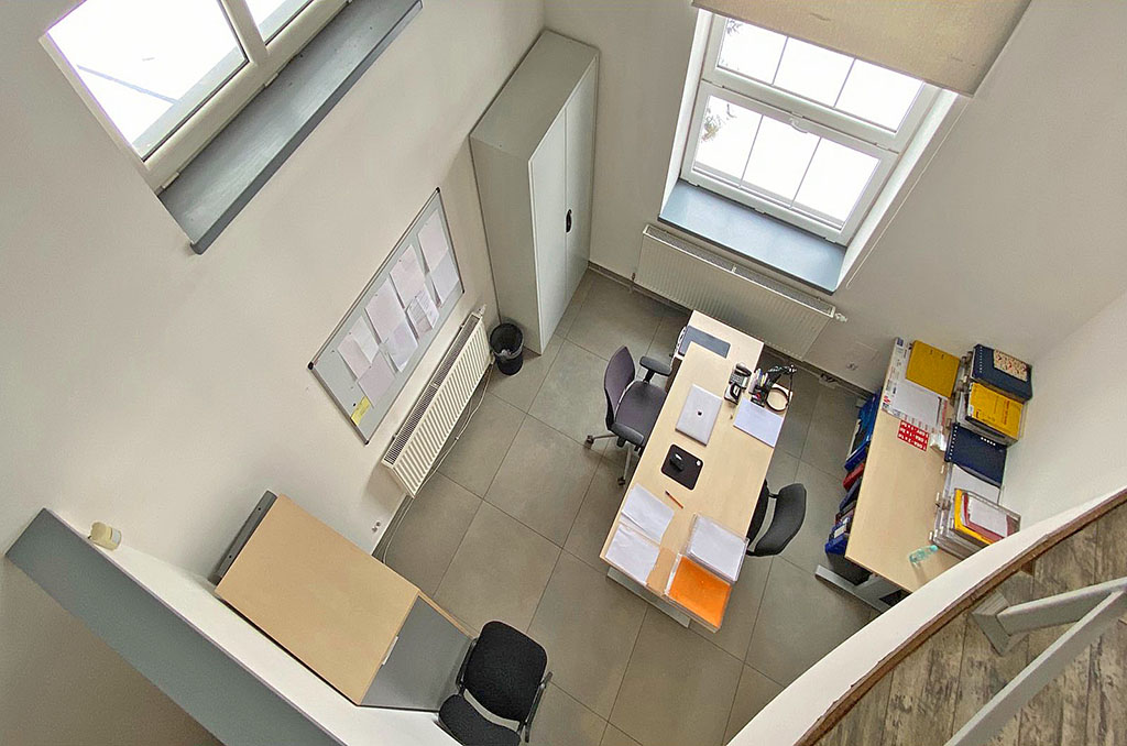 rzut z góry pokazujący jedno z biur w nieruchomości inwestycyjnej na sprzedaż Katowice (okolice)