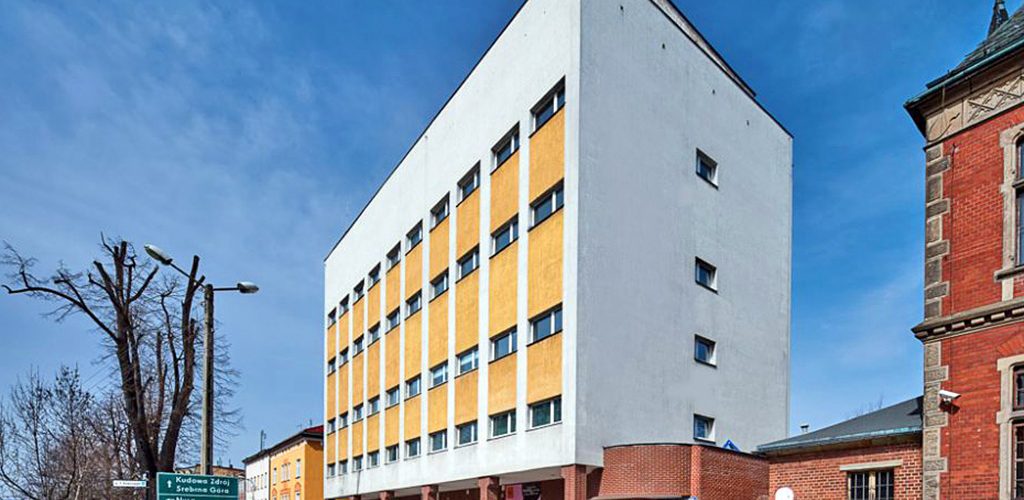 imponująca bryła nieruchomości inwestycyjnej do sprzedaży Kłodzko (okolice)