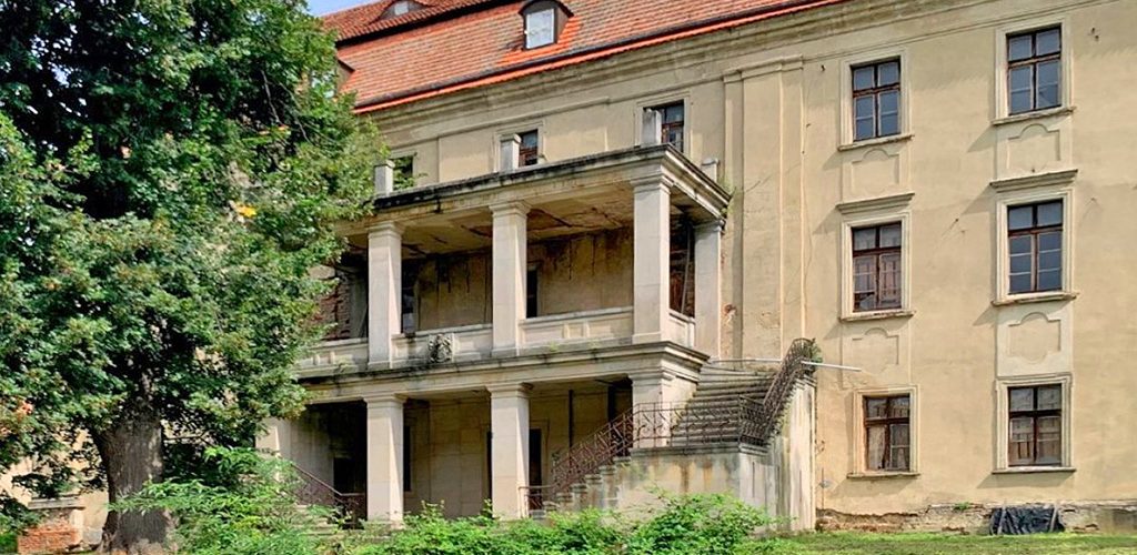 tylna elewacja nieruchomości komercyjnej na sprzedaż Toruń (okolice)