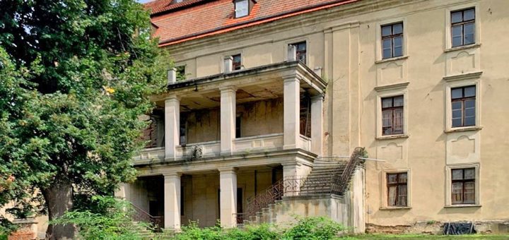 tylna elewacja nieruchomości komercyjnej na sprzedaż Toruń (okolice)