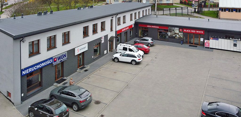 okazała bryła nieruchomości inwestycyjnej do sprzedaży Mazury