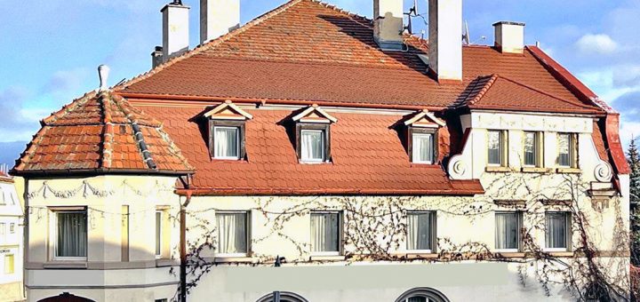 okazała bryła nieruchomości inwestycyjnej do sprzedaży Wałbrzych (okolice)