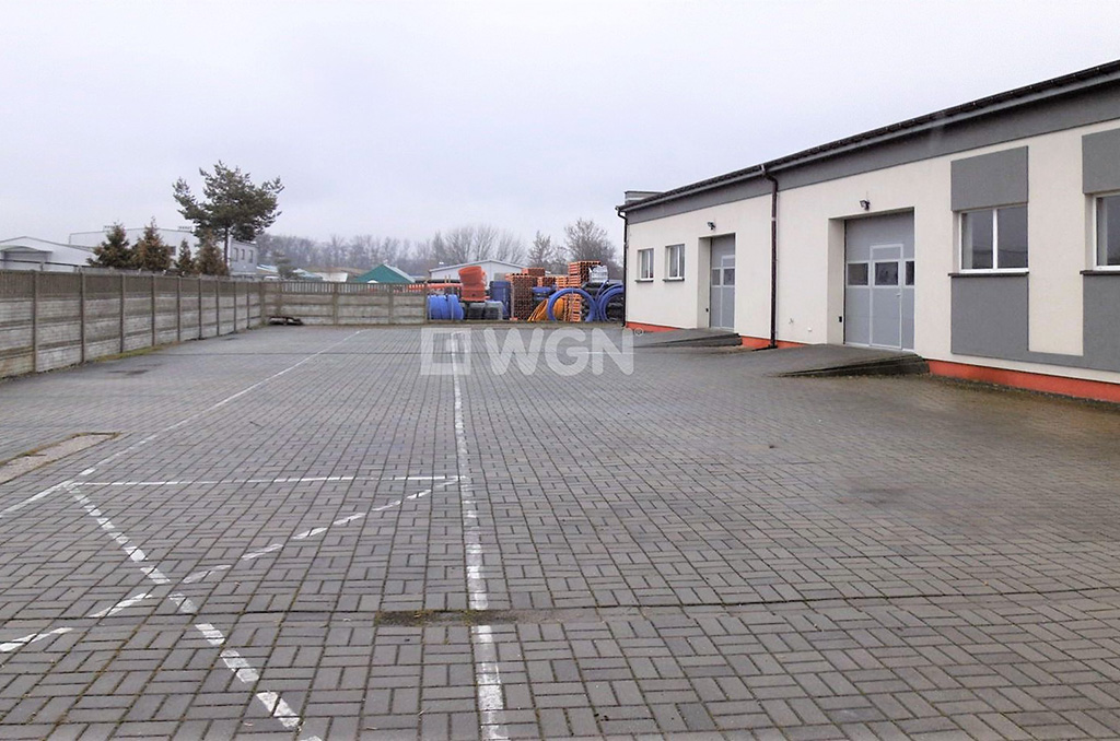utwardzony plac przy nieruchomości komercyjnej na wynajem Częstochowa
