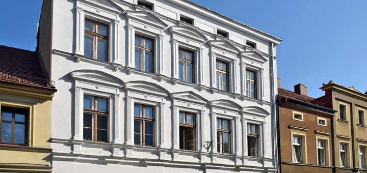 frontowa fasada nieruchomości inwestycyjnej do sprzedaży Ostrów Wielkopolski