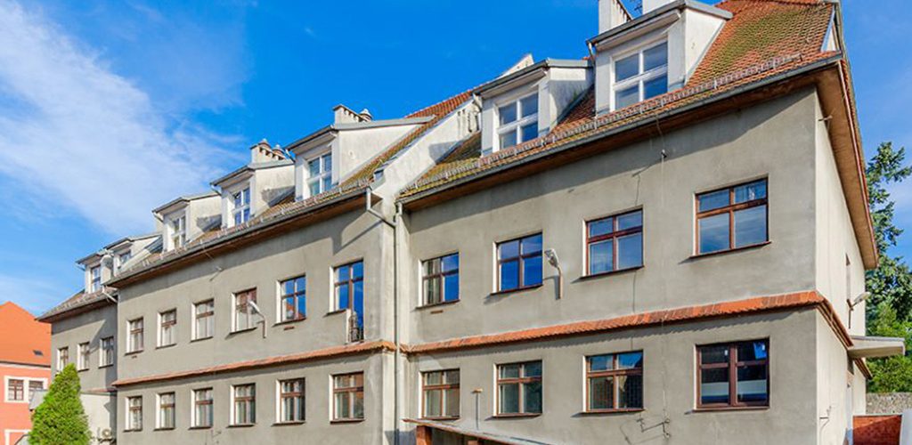 imponująca bryła nieruchomości inwestycyjnej do sprzedaży Bolesławiec (okolice)