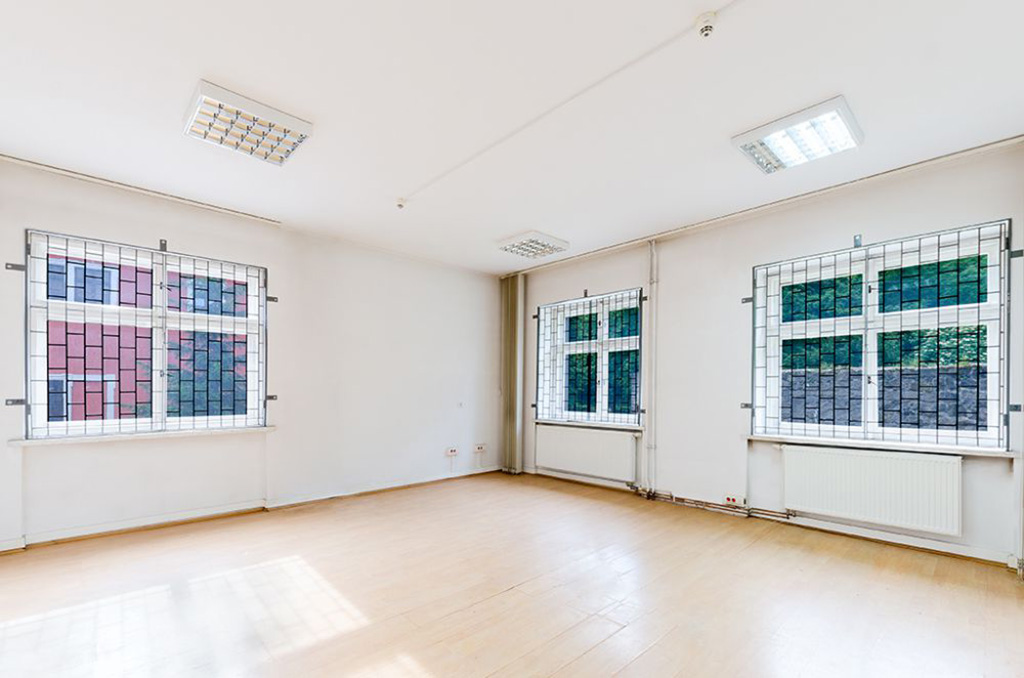 przestronne pomieszczenia w nieruchomości komercyjnej do sprzedaży Bolesławiec (okolice)