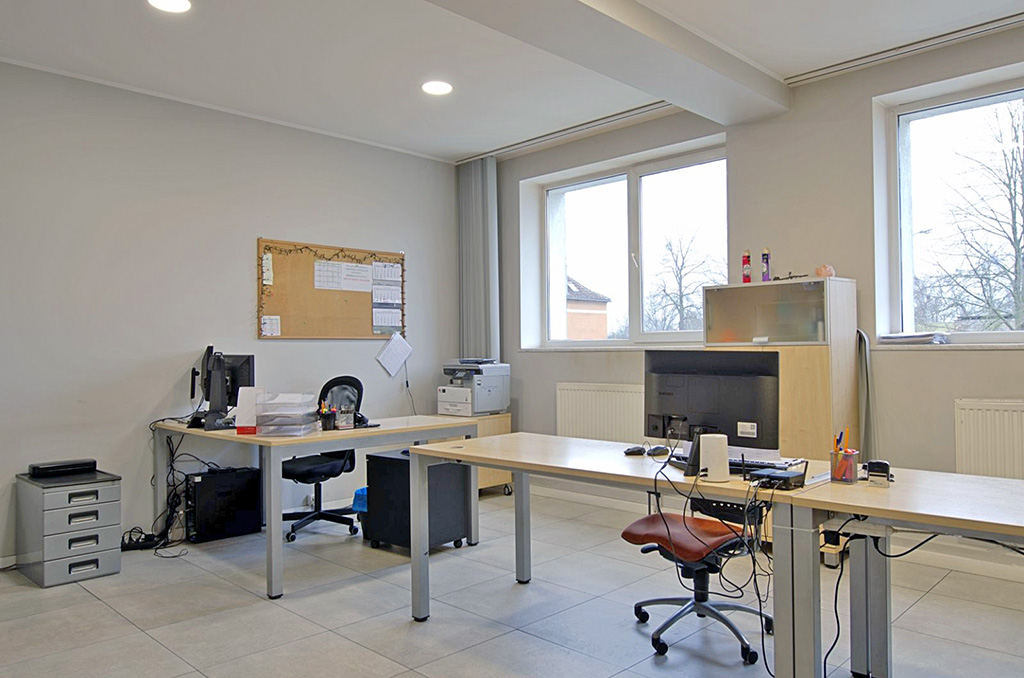 komfortowe biuro na terenie nieruchomości komercyjnej na sprzedaż Poznań okolice