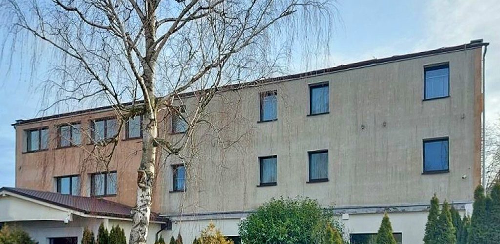 frontowa elewacja nieruchomości inwestycyjnej do sprzedaży Zielona Góra okolice