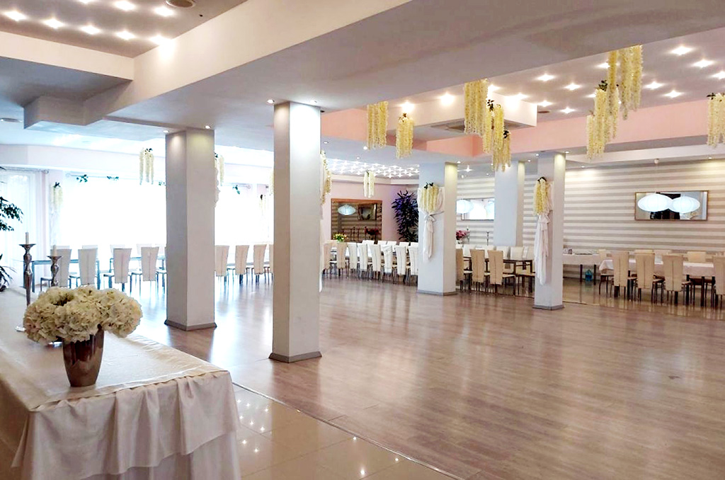 reprezentacyjna sala w nieruchomości inwestycyjnej na sprzedaż Zielona Góra okolice