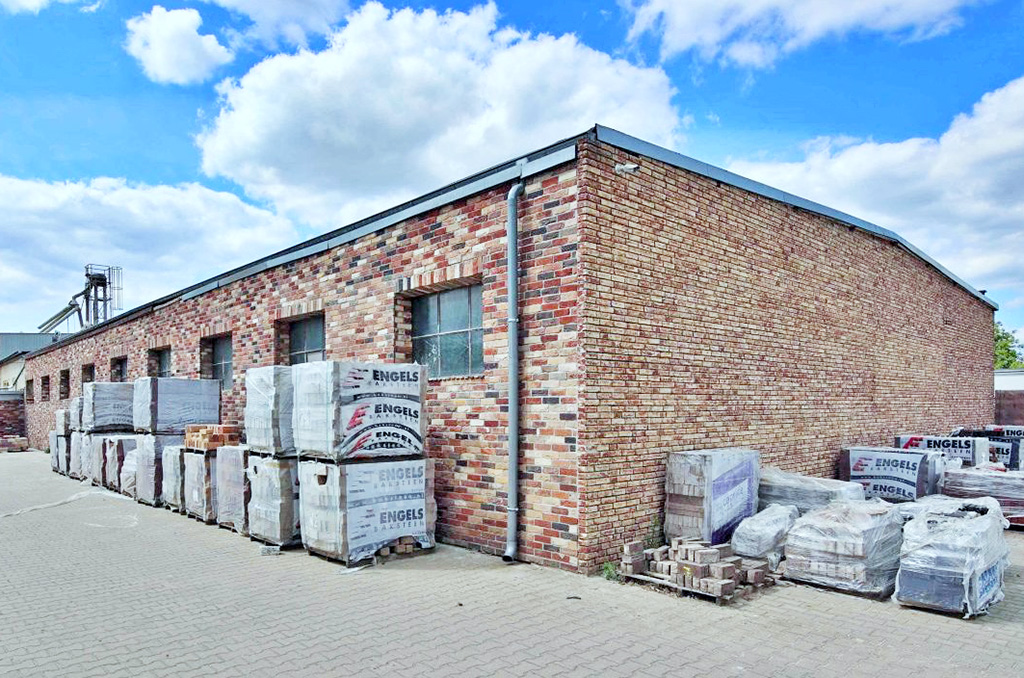 jeden z budynków wchodzących w skład nieruchomości komercyjnej do sprzedaży Gorzów Wielkopolski