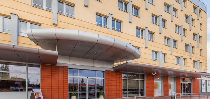 okazała bryła nieruchomości inwestycyjnej do sprzedaży Legnica (okolice)