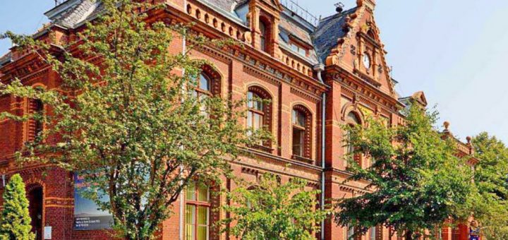 frontowa elewacja nieruchomości inwestycyjnej do sprzedaży Ostrów Wielkopolski (okolice)