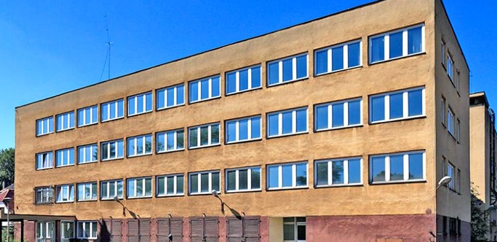 frontowa elewacja nieruchomości inwestycyjnej do sprzedaży Poznań (okolice)