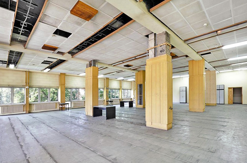 jasne i widne wnętrze nieruchomości komercyjnej do sprzedaży Poznań (okolice)