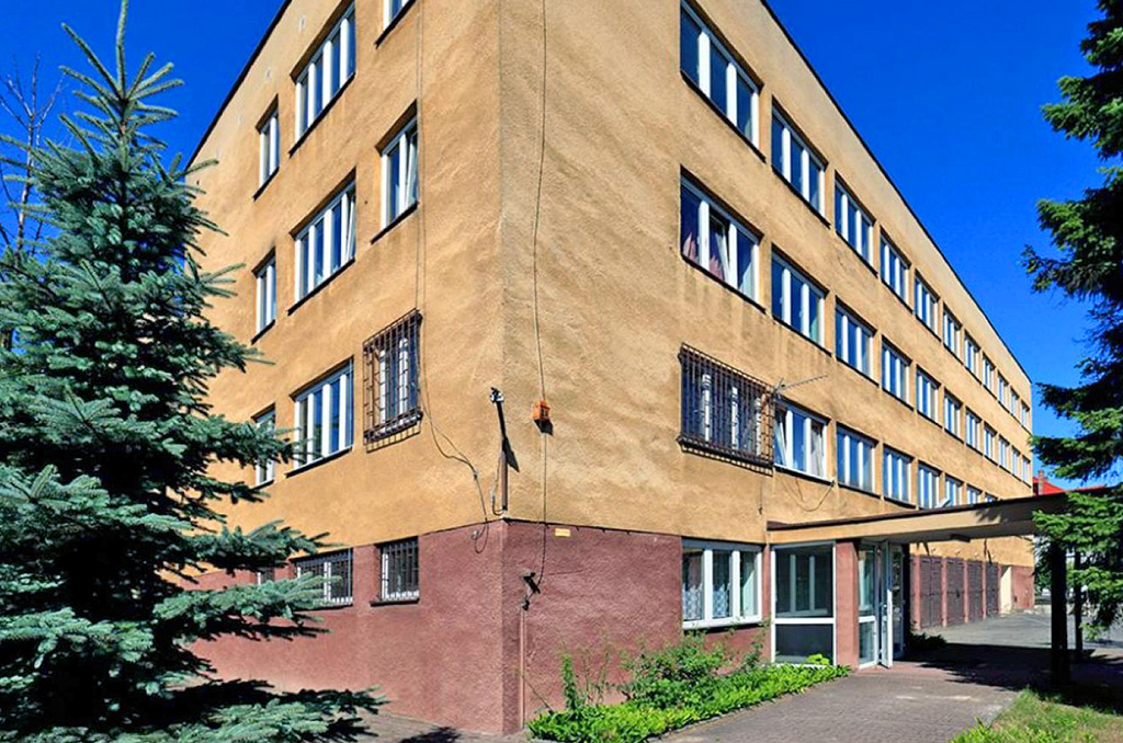 widok na wejście do nieruchomości inwestycyjnej na sprzedaż Poznań (okolice)