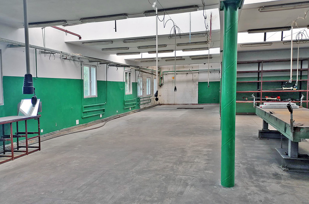 fragment jednej z hal w nieruchomości inwestycyjnej na sprzedaż Zielona Góra (okolice)