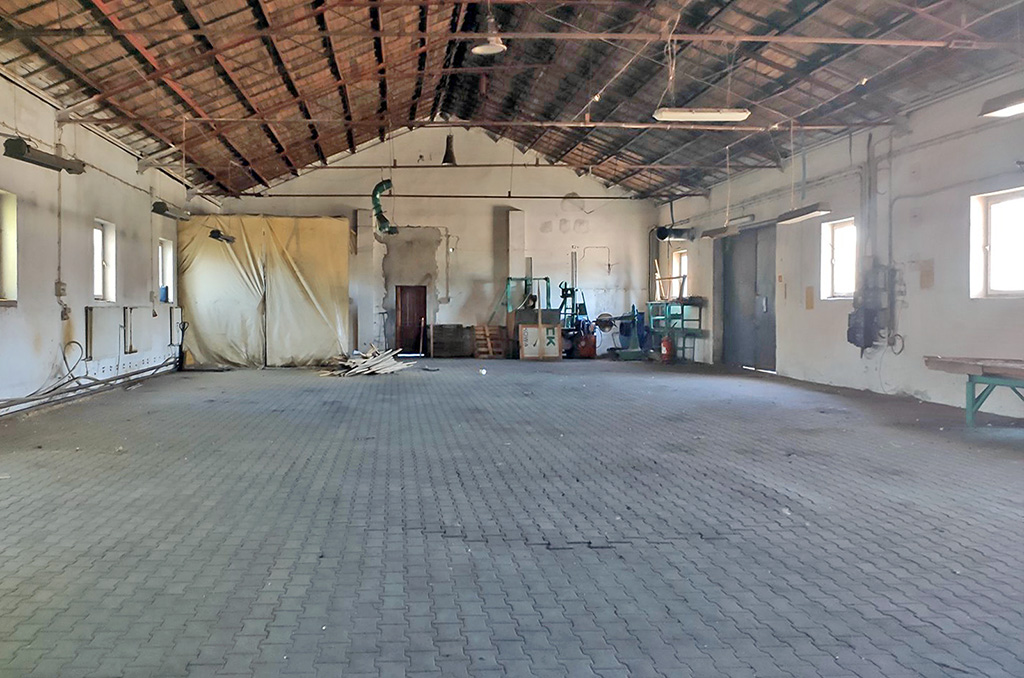 przestronne wnętrze nieruchomości inwestycyjnej na sprzedaż Zielona Góra (okolice)