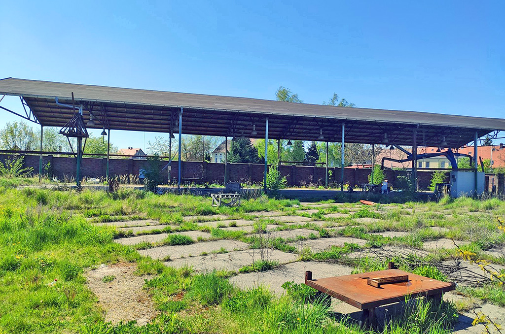 utwardzony plac przy nieruchomości komercyjnej do sprzedaży Zielona Góra (okolice)