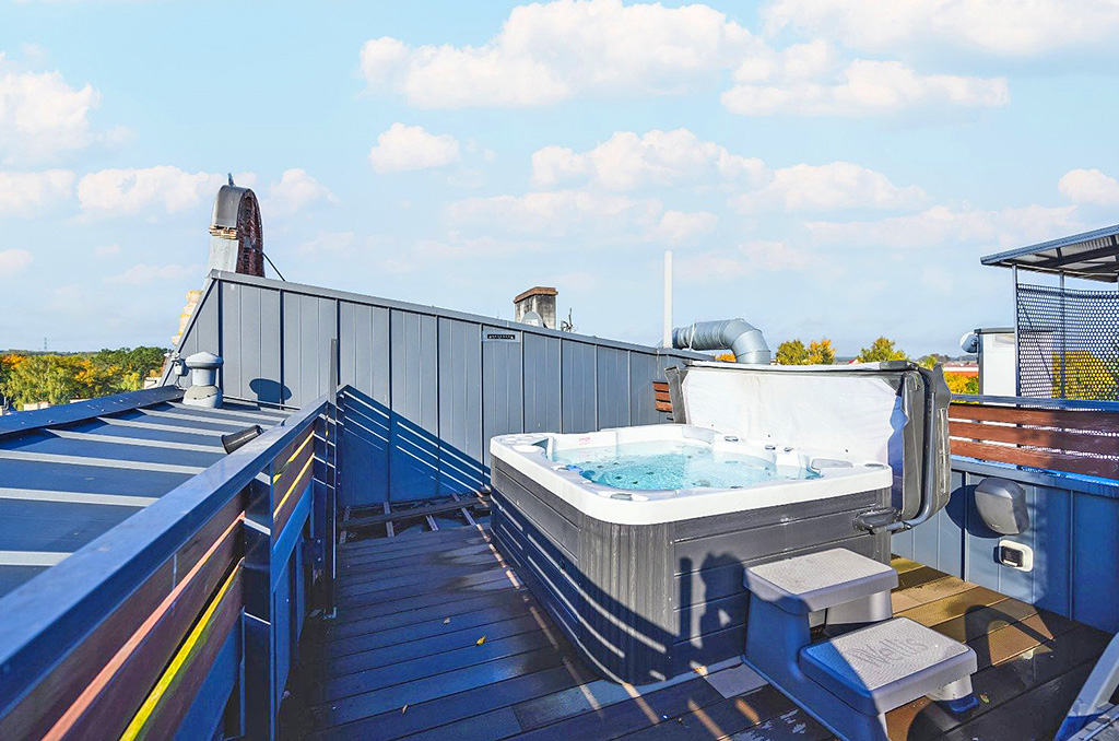 luksusowy basen przy nieruchomości komercyjnej na sprzedaż Gdańsk (okolice)