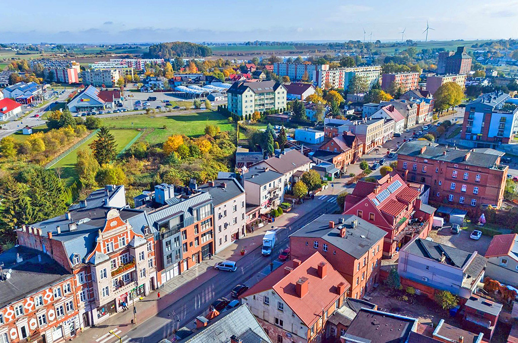 zdjęcie wykonane z drona pokazujące okolicę, w któej znajduje się oferowana na sprzedaż nieruchomość inwestycyjna Gdańsk (okolice)