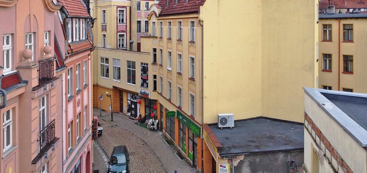 okazała bryła nieruchomości inwestycyjnej do sprzedaży Jelenia Góra