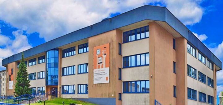 frontowa elewacja nieruchomości inwestycyjnej do sprzedaży Warszawa (okolice)