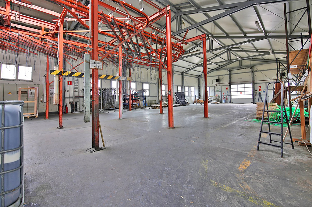 jedna z hal na terenie nieruchomości inwestycyjnej do wynajmu Gorzów Wielkopolski (okolice)