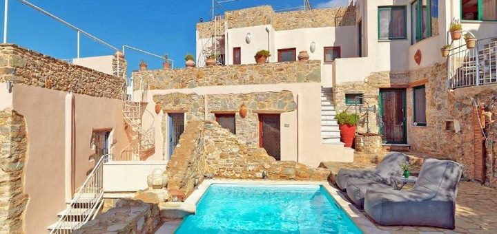 widok od strony basenu na nieruchomość inwestycyjną do sprzedaży Grecja (Kreta)