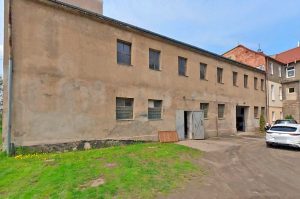 budynek znajdujący się n terenie nieruchomości komercyjnej na sprzedaż Wałbrzych (okolice)