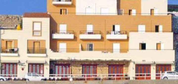 frontowa elewacja nieruchomości inwestycyjnej do sprzedaży Grecja (Kreta)