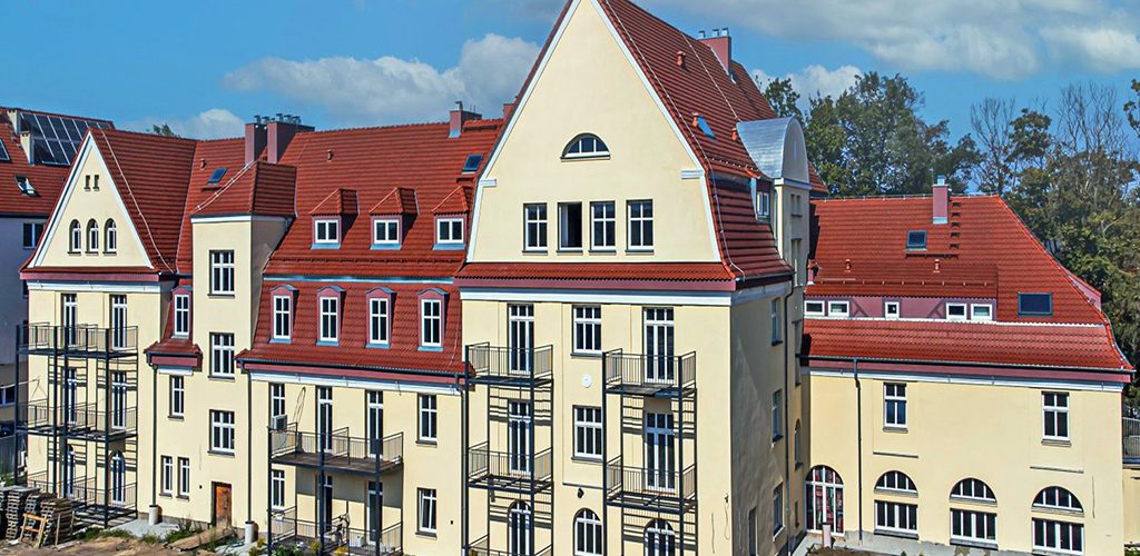 frontowa elewacja nieruchomości inwestycyjnej do przedaży Legnica