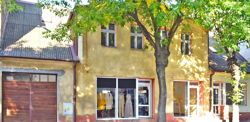 frontowa elewacja nieruchomości inwestycyjnej do sprzedaży Ostrów Wielkopolski