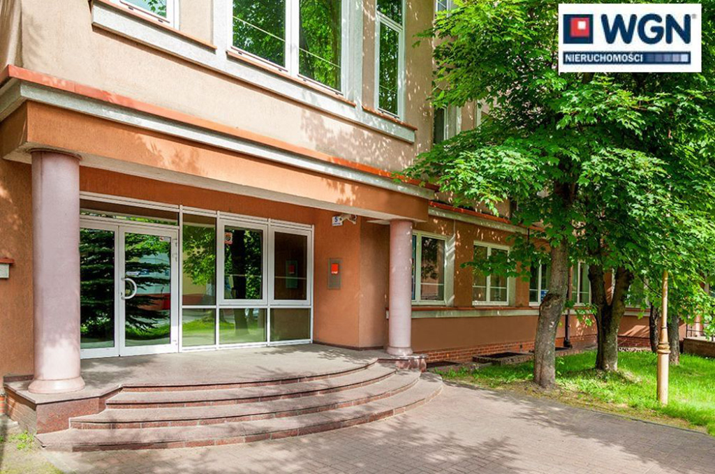 zbliżenie na wejście do nieruchomości inwestycyjnej na sprzedaż Mazury